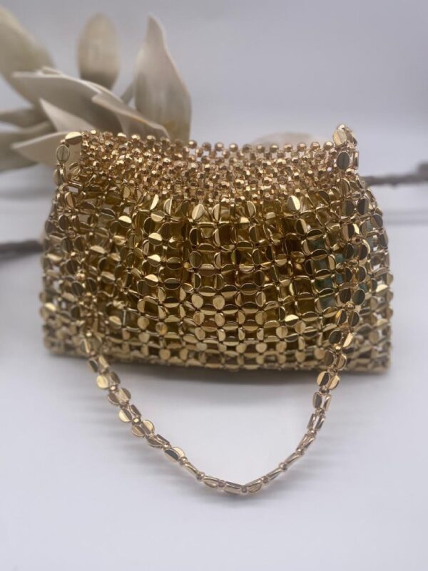 Bolso de metal rejilla dorada
