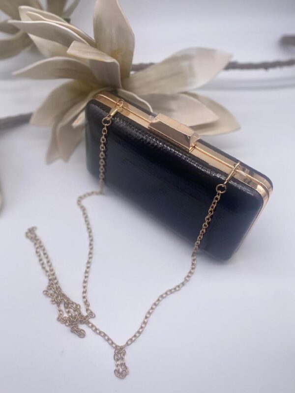 Bolso negro con motivos dorados - Imagen 2