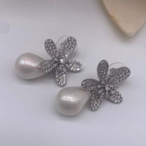 Pendientes plateados con cristal y perla lágrima