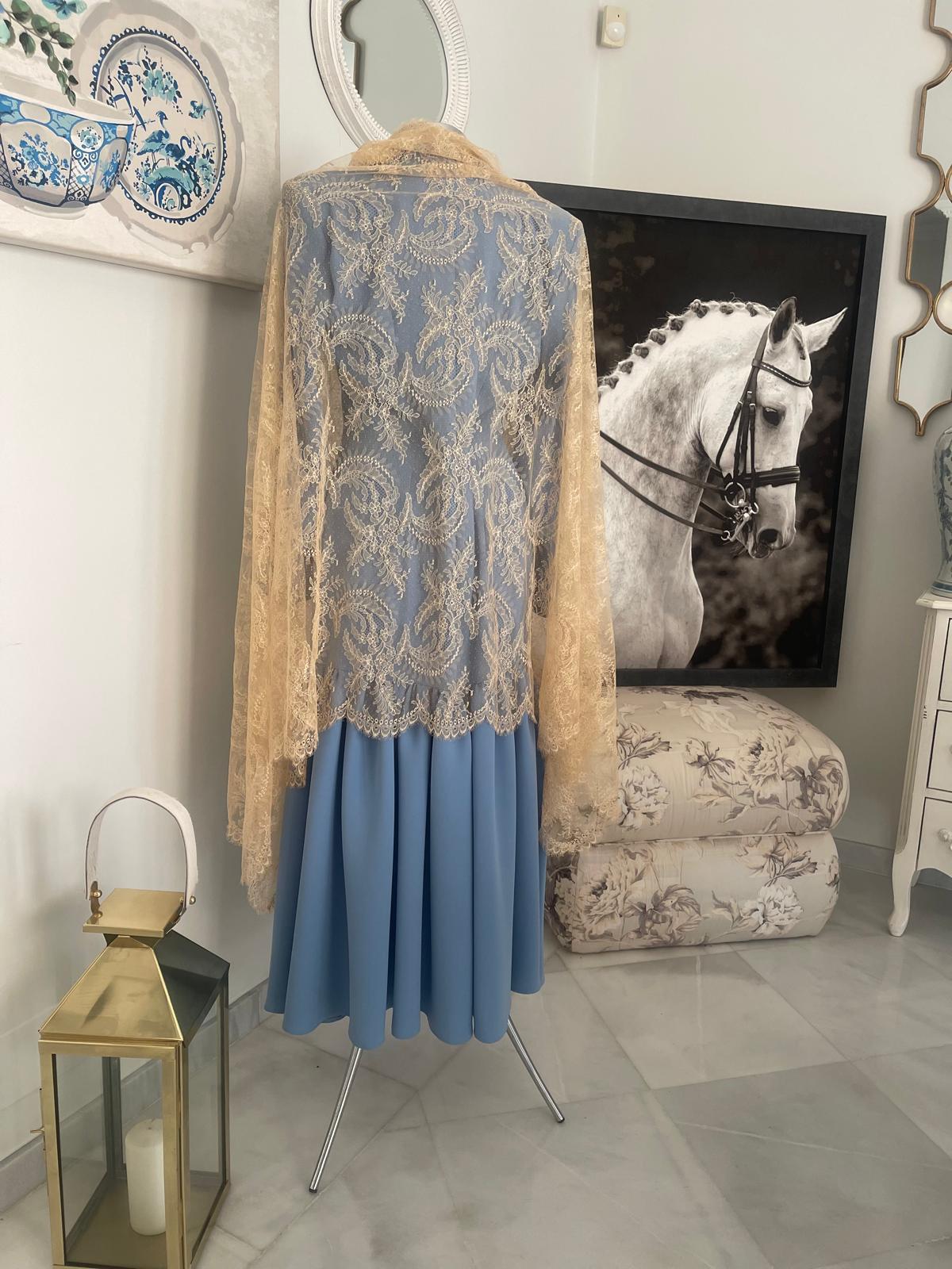 MANTILLA CHANTILLI EN COLOR VAINILLA - Imagen 2