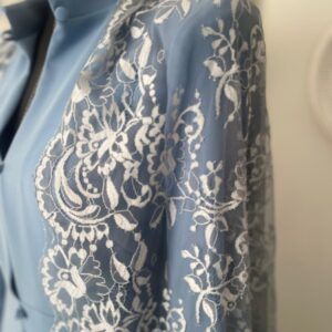 MANTILLA GRIS CON TONOS ANACARADOS