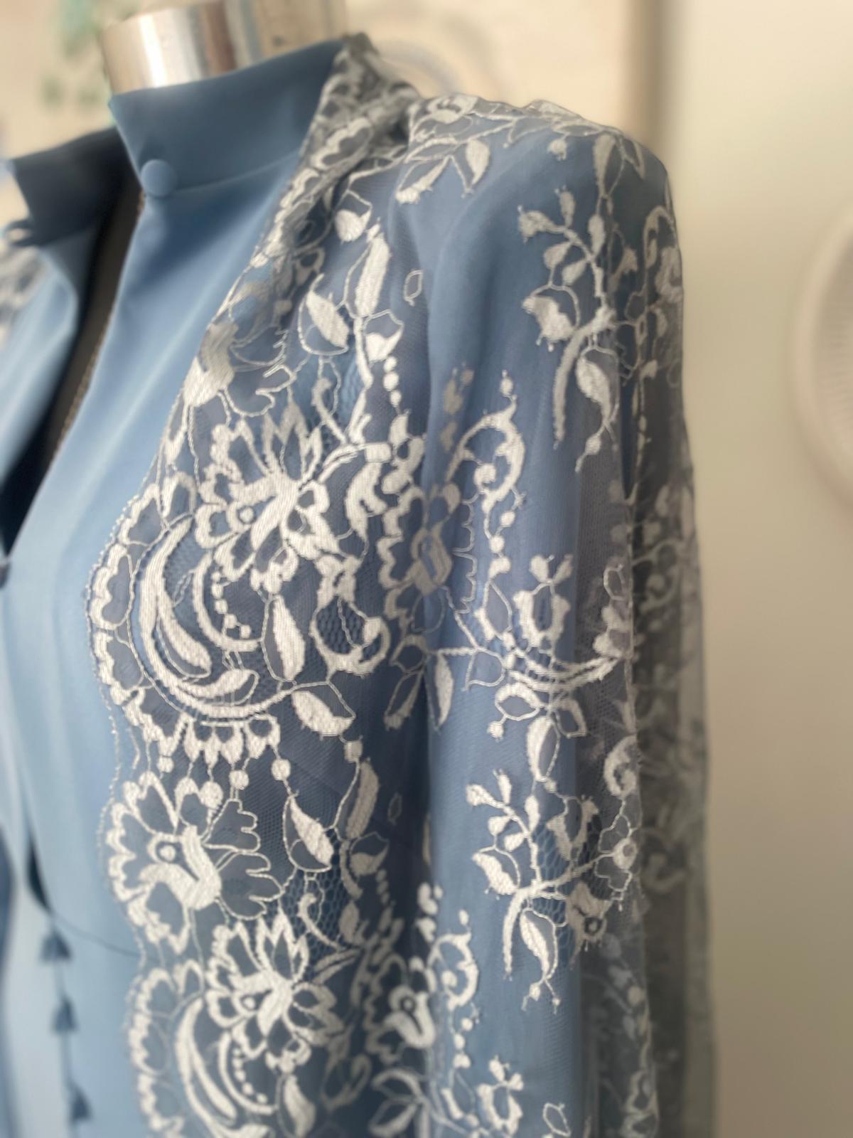 MANTILLA GRIS CON TONOS ANACARADOS