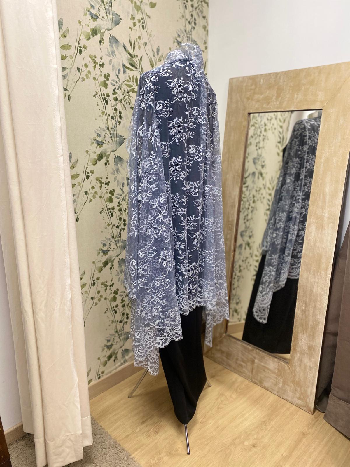 MANTILLA GRIS CON TONOS ANACARADOS - Imagen 3