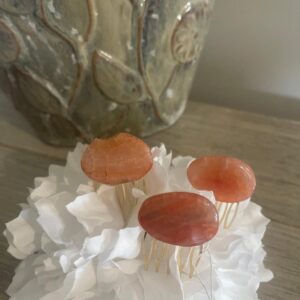 PEINAS EN PIEDRA NATURAL COLOR CORAL